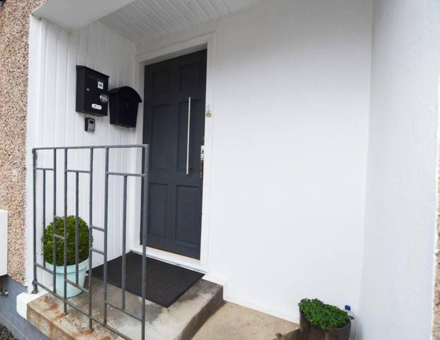 Ideally Located Modern Flat Lägenhet Troon Exteriör bild